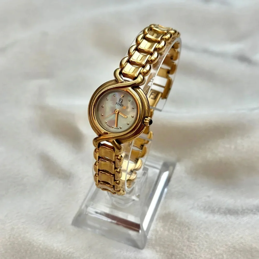AUTHENTIC VINTAGE FENDI MOTHER-OF-PEARL WATCH - Picture 4 of 10